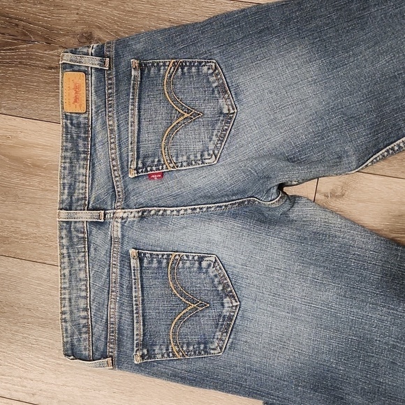 524 Levis Jeans - Picture 4 of 6